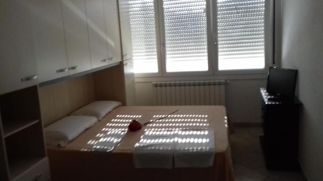 Villa Glori Affitto Camere Monolocali Carpi Luaran gambar